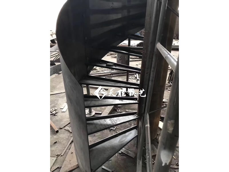 鋼架樓梯